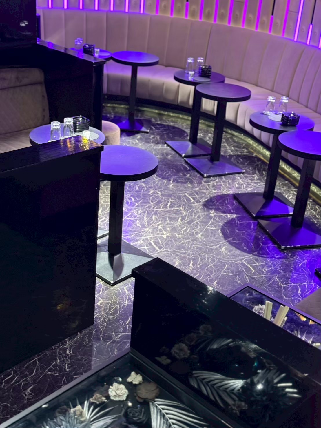 店内 メインフロア